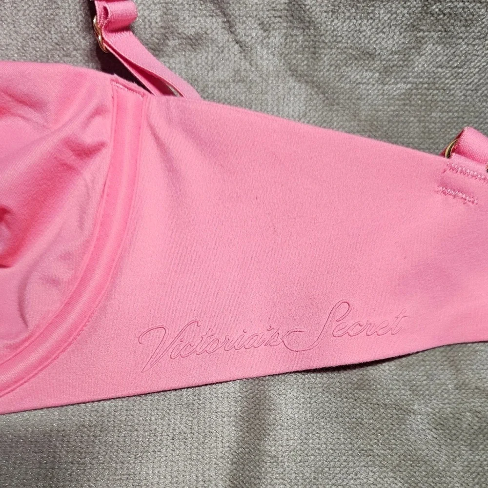 Victoria's Secret Incredible Unlined Plunge Bra Pink 32D Underwire New